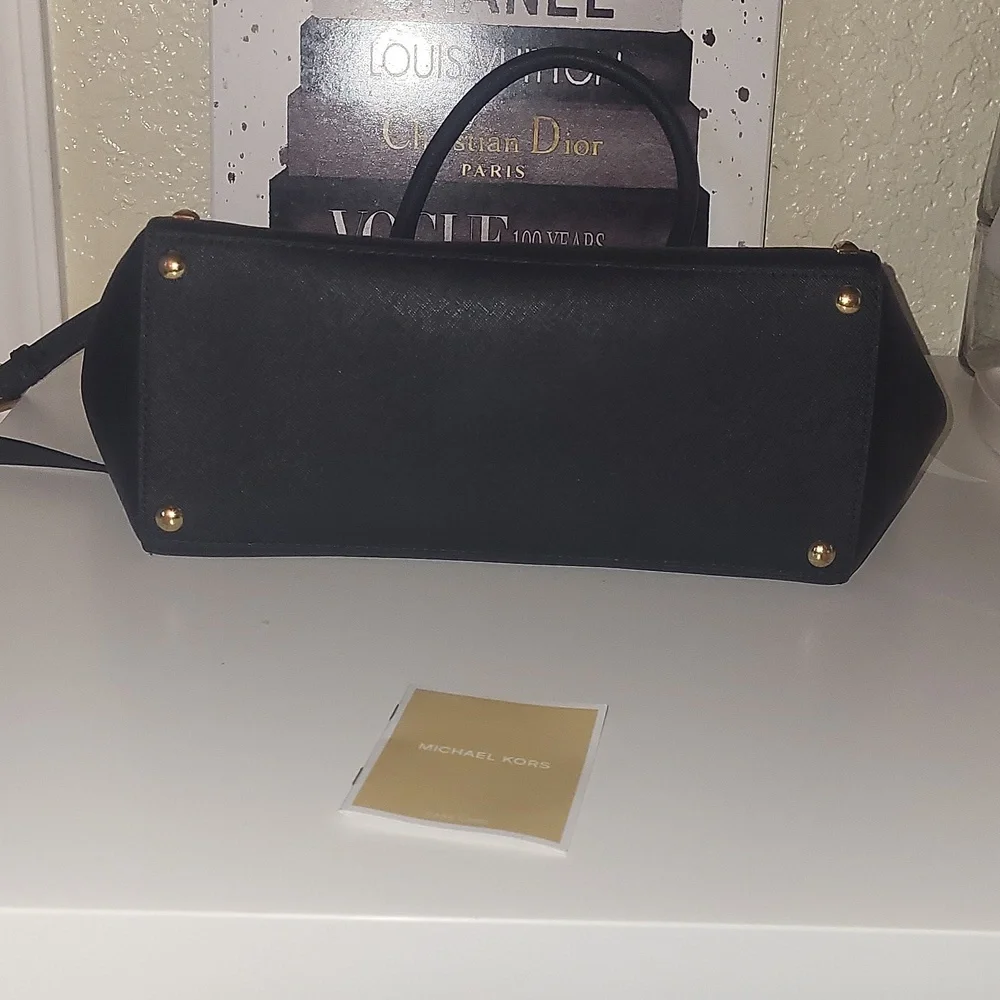Michael Michael Kors Sandrine black saffiano leather gold stud LG to… - Picture 5 of 12